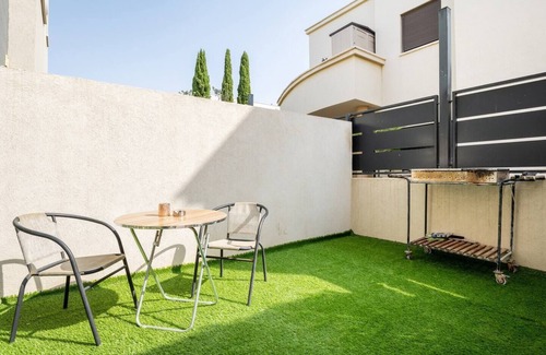 Atlit Apartment | Elegant Studio with Garden, Fast Fiber Wi-Fi, 3 Minute Drive to Beach, Netflix