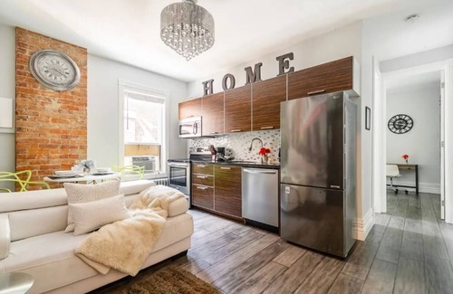 Parkdale Apartment | Elegant style with 3D feature 1 BR suite downtown