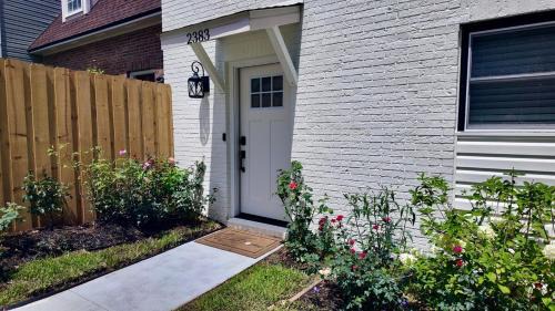 Tallahassee House | Elegant Townhome Retreat with King Bed Near I-10, Capitol, FSU & FAMU