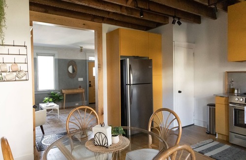 Lancaster House | Elegant townhome with a Hot Tub for couples and small families - Lancaster City