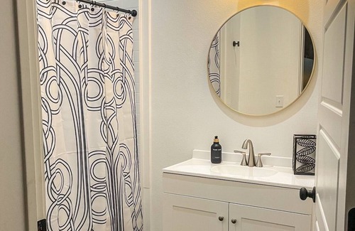 Denison Apartment | Elegant two bedroom/one bath loft, location on the second floor of Katy Depot.