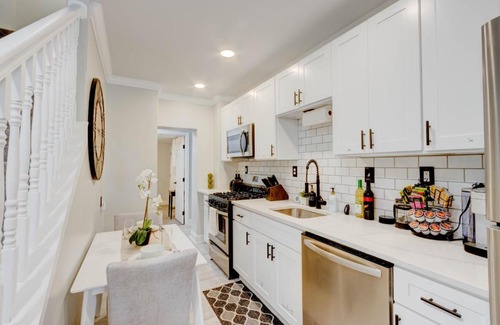Canton Villa | Elegant Urban Retreat - Walk To Patterson Park