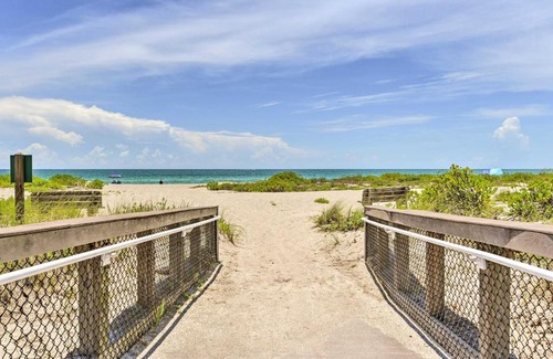 Venice House | Elegant Venice Home with View - Walk to Beach!