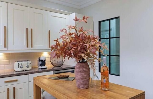 Southend-on-Sea House | Elegant, Victorian End of Terrace Town House