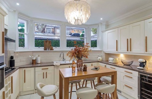 Southend-on-Sea House | Elegant, Victorian End of Terrace Town House