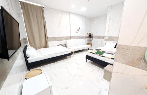 Stuwerviertel Apartment | Elegant Vienna Apartments in Prime Location Steps from Danube & Prater YB4