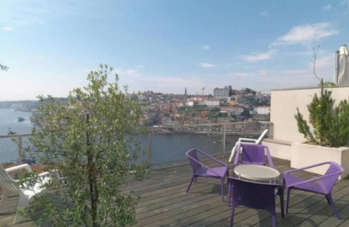 Vila Nova de Gaia Apartment | Elegant Villa with Spectacular Douro River Views: Luxurious Retreat Near Porto
