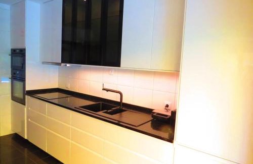 Campanha Villa | Elegant Villa in Porto with Pool & Jacuzzi