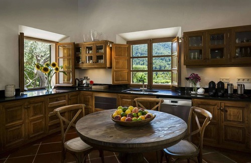 Banyalbufar Villa | Elegant villa with communal space