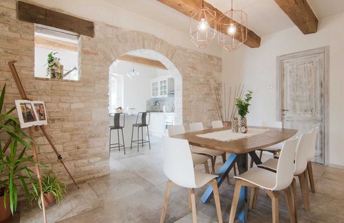 Acqualagna Villa | Elegant Villa with Garden