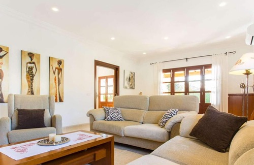 Sa Coma Villa | Elegant, well-kept and appealing city villa.