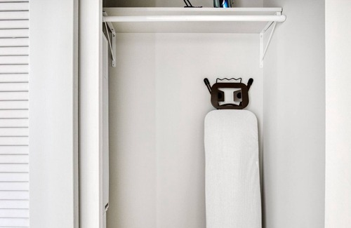 Wicker Park Apartment | Elegant Wicker Park 1BR w/ W/D, 1 block to L, Six Corners, by Blueground