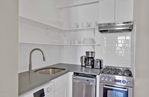 Williamsburg Apartment | Elegant Williamsburg 1BR w/W/D, nr Domino Park, by Blueground
