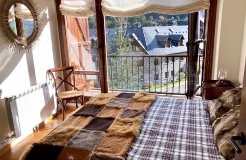 Escarrilla Apartment | Elegante apartamento en Escarrilla con vistas al valle