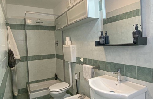 Calderara di Reno Apartment | Elegante Appartamento con Parcheggio Vicino All'aeroporto e al Centro di Bologna