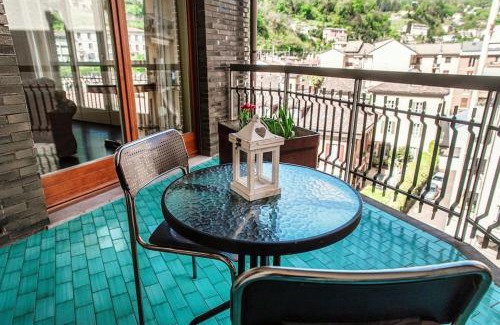 Como Apartment | Elegante casa con Garage AC WiFi balcony