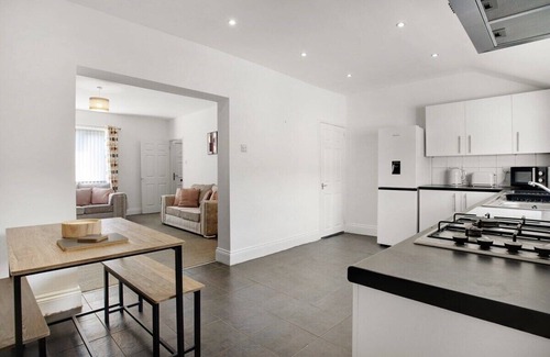 Ashington House | Elegantly 2-Bedroom in Ashington, Sleeps 3