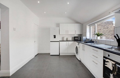 Ashington House | Elegantly 2-Bedroom in Ashington, Sleeps 3