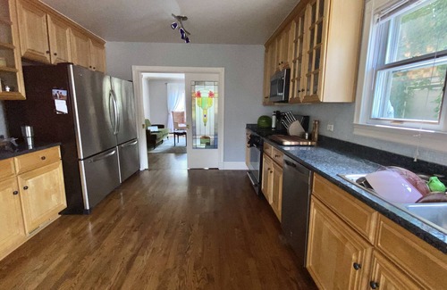 Oak Park House | Elegantly decorated spacious 4 bedroom, 5 bathroom home in historic Oak Park