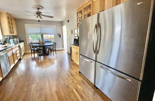 Oak Park House | Elegantly decorated spacious 4 bedroom, 5 bathroom home in historic Oak Park