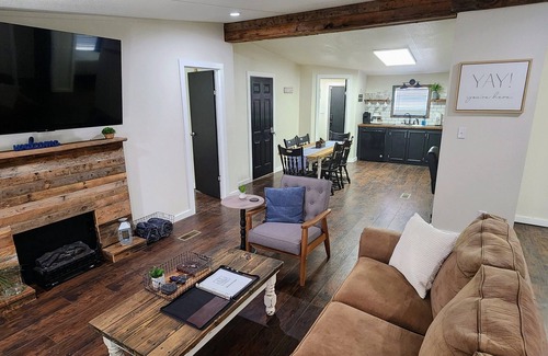 Electra House | Elegantly Rustic 3 Bedroom 2 Bath Modern Farmhouse Cottage