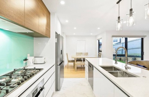 Mount Roskill House | Element Edge Townhouse with Parking and Air-Con
