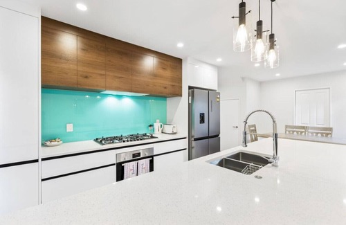 Mount Roskill House | Element Edge Townhouse with Parking and Air-Con