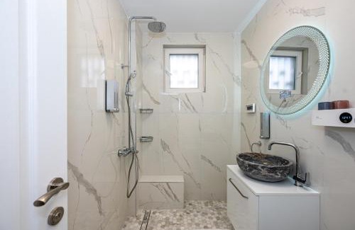 Plovdiv Center Apartment | ElenartLux - Baby Cot - Pets Allowed - Free Parking & Fast Wi-Fi