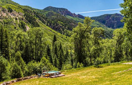 Carbondale House | Elephant Mountain Cabin at Filoha Meadows