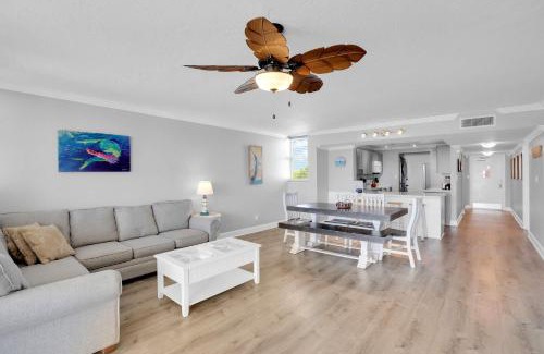 Meadows House | Eleuthera - 2x2 Fully Updated Old Town Waterfront Corner Condo