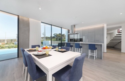 Alvaiazere Villa | Elevate Luxury at a Bespoke Villa Crafted by a World Celebrated Architect