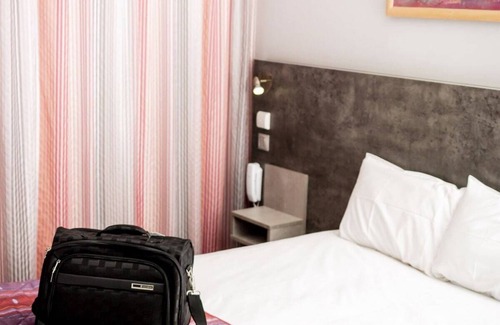 Gap Hotel | Elevate Your Gap Experience! Pets Allowed, Seasonal Swimming Pool!