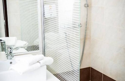 Gap Hotel | Elevate Your Gap Experience! Pets Allowed, Seasonal Swimming Pool!
