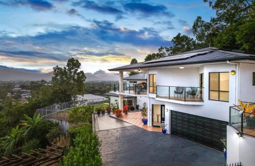 Mooroobool House | Elevate Your Stay at Cloud Nine