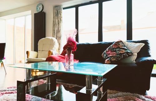 West Thurrock House | Elevate your stay with Sai home