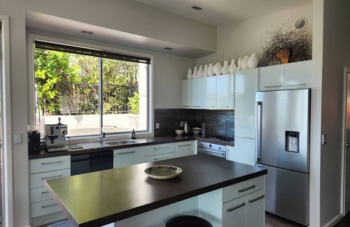 Maraetai Villa | Elevated Coastal Retreat in Maraetai