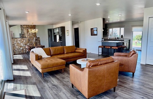 Grantsdale House | Elevated Elegance with Golf Course Access & Panoramic Valley Views