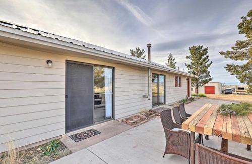 Elgin House | Elgin Home with Mountain Views about 3 Miles to Wineries