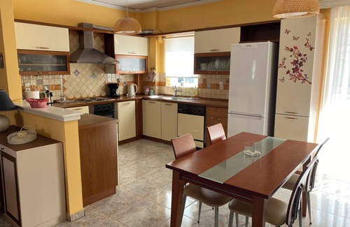 Patras Apartment | Elina’s spacious apartment in Patras with private parking