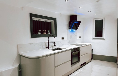 Sheffield Apartment | Elite Elegan2-Bed-2-Bathrooms-Apartment In Sheffield