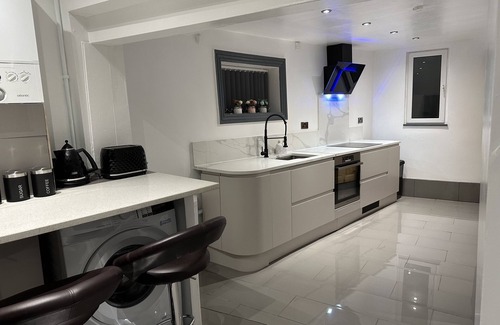 Sheffield Apartment | Elite Elegan2-Bed-2-Bathrooms-Apartment In Sheffield