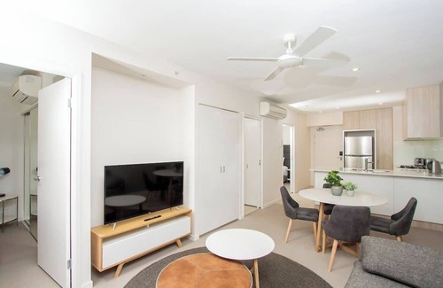 Hamilton Apartment | Elite elegance 2BR@Hamilton APT with Parking