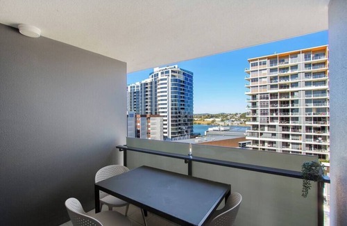 Hamilton Apartment | Elite elegance 2BR@Hamilton APT with Parking