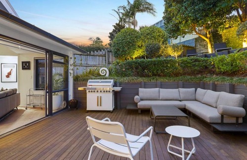 Freemans Bay House | Elite Retreat Ponsonby with Parking and Deck