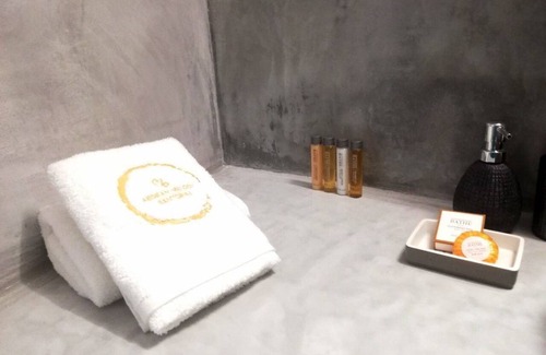 Exomytis Villa | Elite Santorini Villa Aegean Melody Suites 3 Bedroom Outdoor Jacuzzi Vlyxada