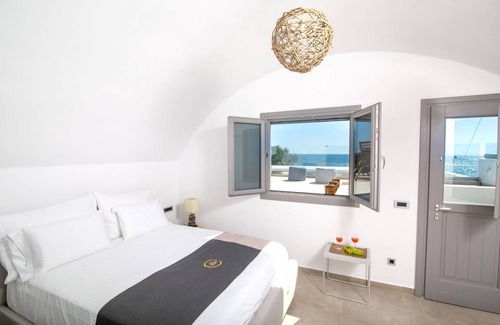 Exomytis Villa | Elite Santorini Villa Aegean Melody Suites 3 Bedroom Outdoor Jacuzzi Vlyxada