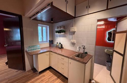 Lokhandwala Complex Apartment | Elite Suite 3 - Premium 2BHK - Lokhandwala Andheri