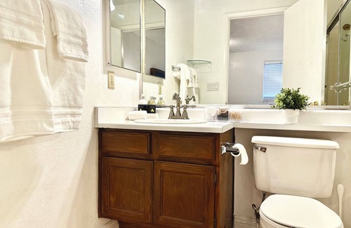 Spring Valley House | Elite Vegas Retreat: 4BR 3BA with Stearns & Foster Beds & Fully Equipped Kitchen