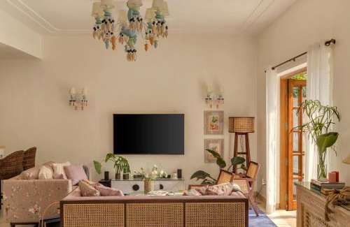 Arpora Villa | ELIVAAS 4 BHK with Pvt pool & Bar - PinkSky
