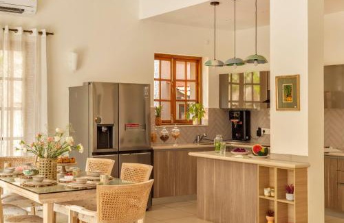 Arpora Villa | ELIVAAS 4 BHK with Pvt pool & Bar - PinkSky